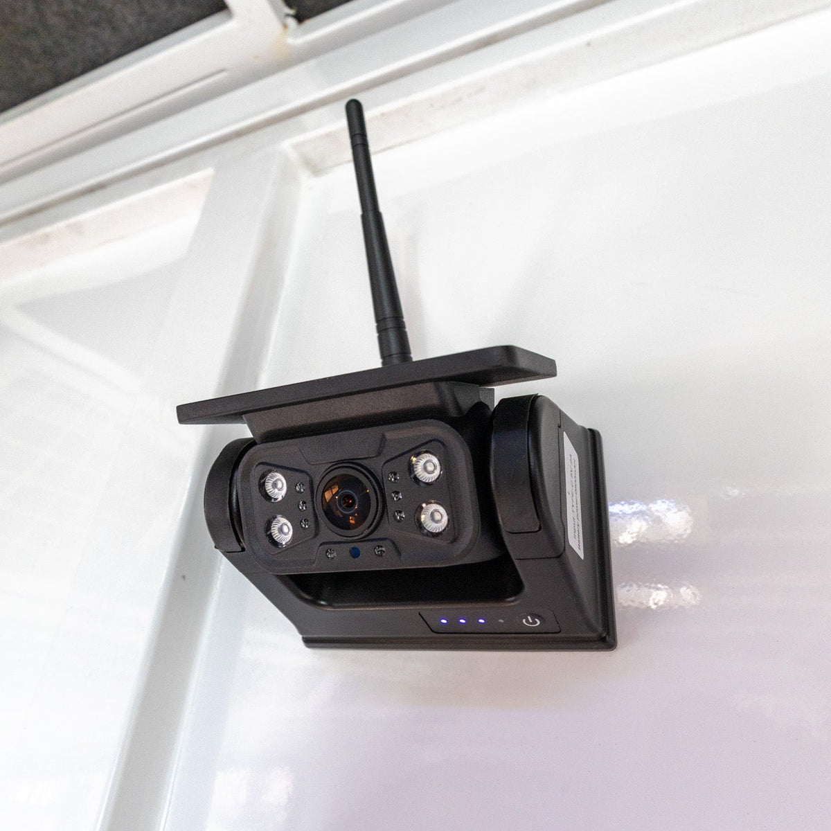 Equine Eye Venture trailer camera with wireless HD monitor, no phone or Wi-Fi needed
